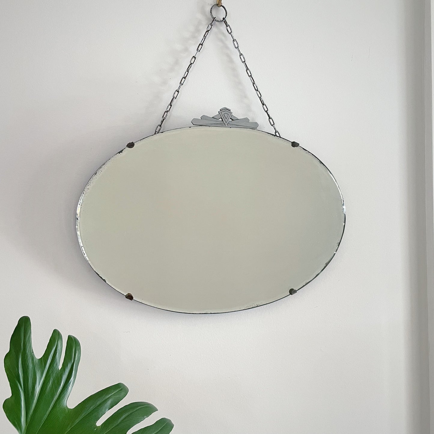 The Roaring 20’s - Art Deco mirror with decorative metal topper