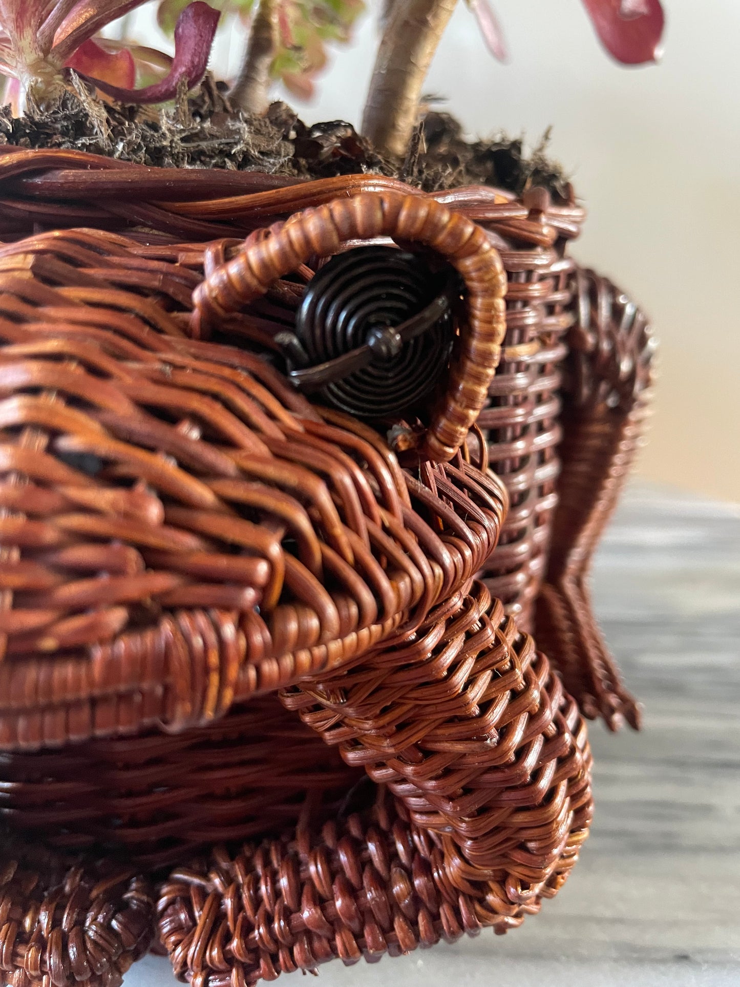 Vintage frog basket - woven basket shaped like a frogy