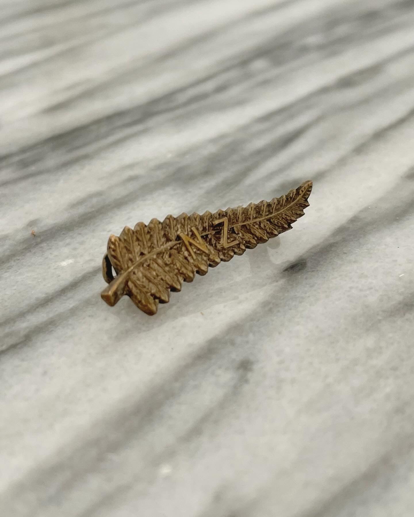 WWII New Zealand silver fern broach pin - RNZAF