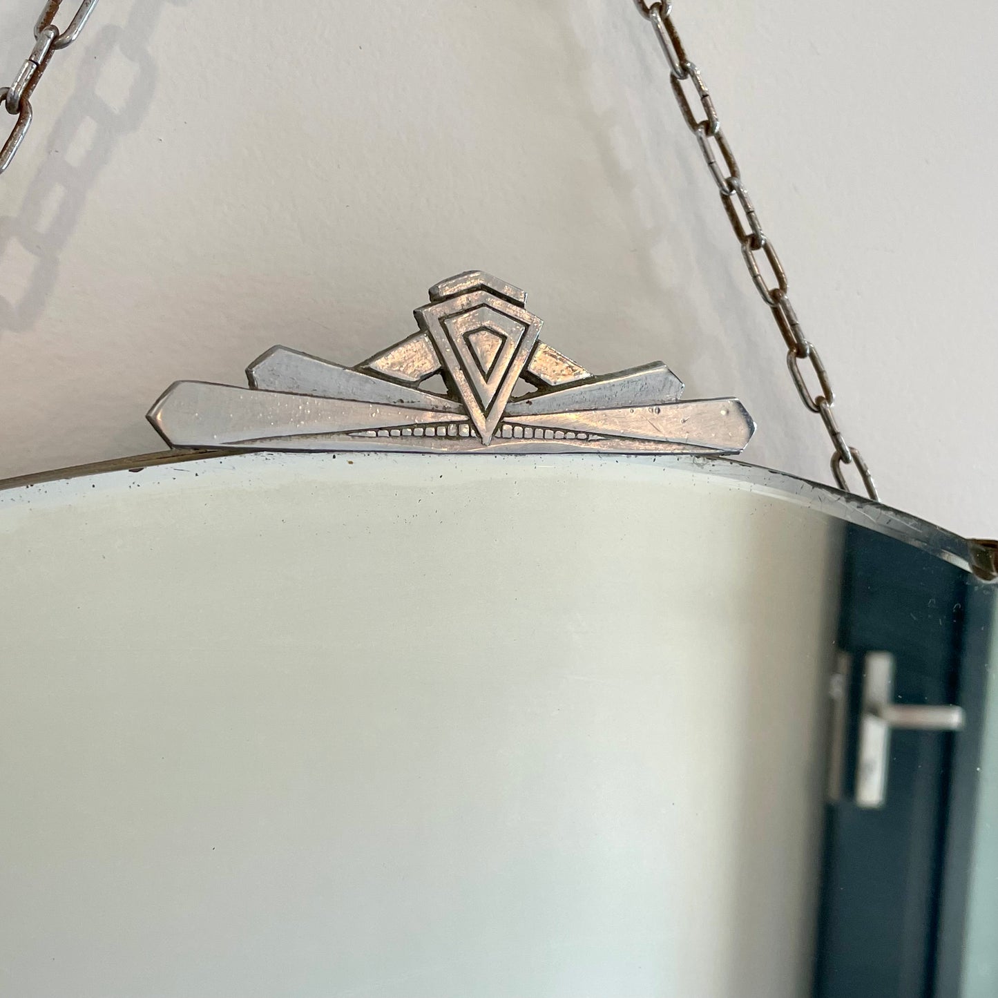The Roaring 20’s - Art Deco mirror with decorative metal topper