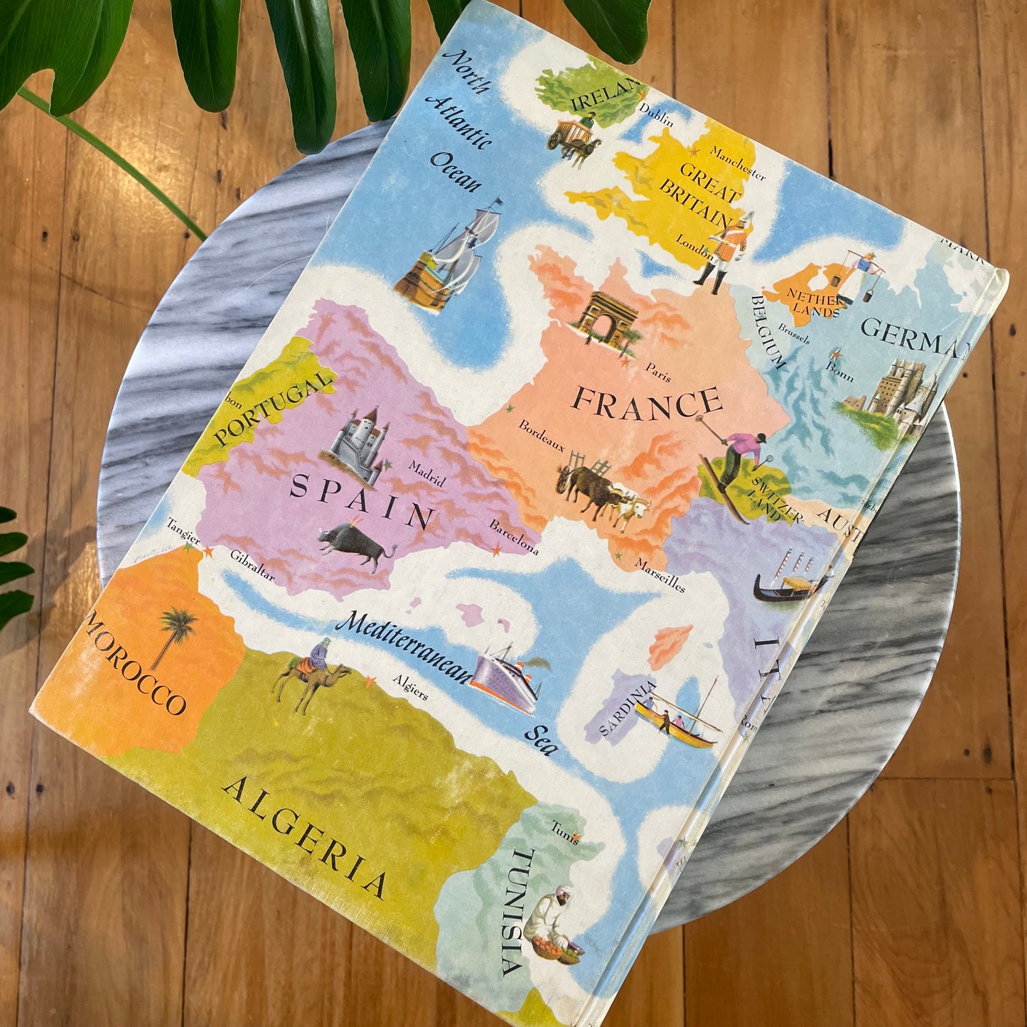 Large, colorful 1962 World Atlas / coffee table book