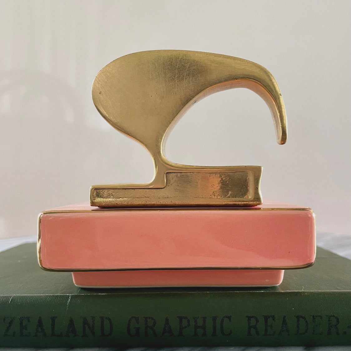 Midcentury modern brass kiwi bird - New Zealand metal kiwi figurine / paperweight statue