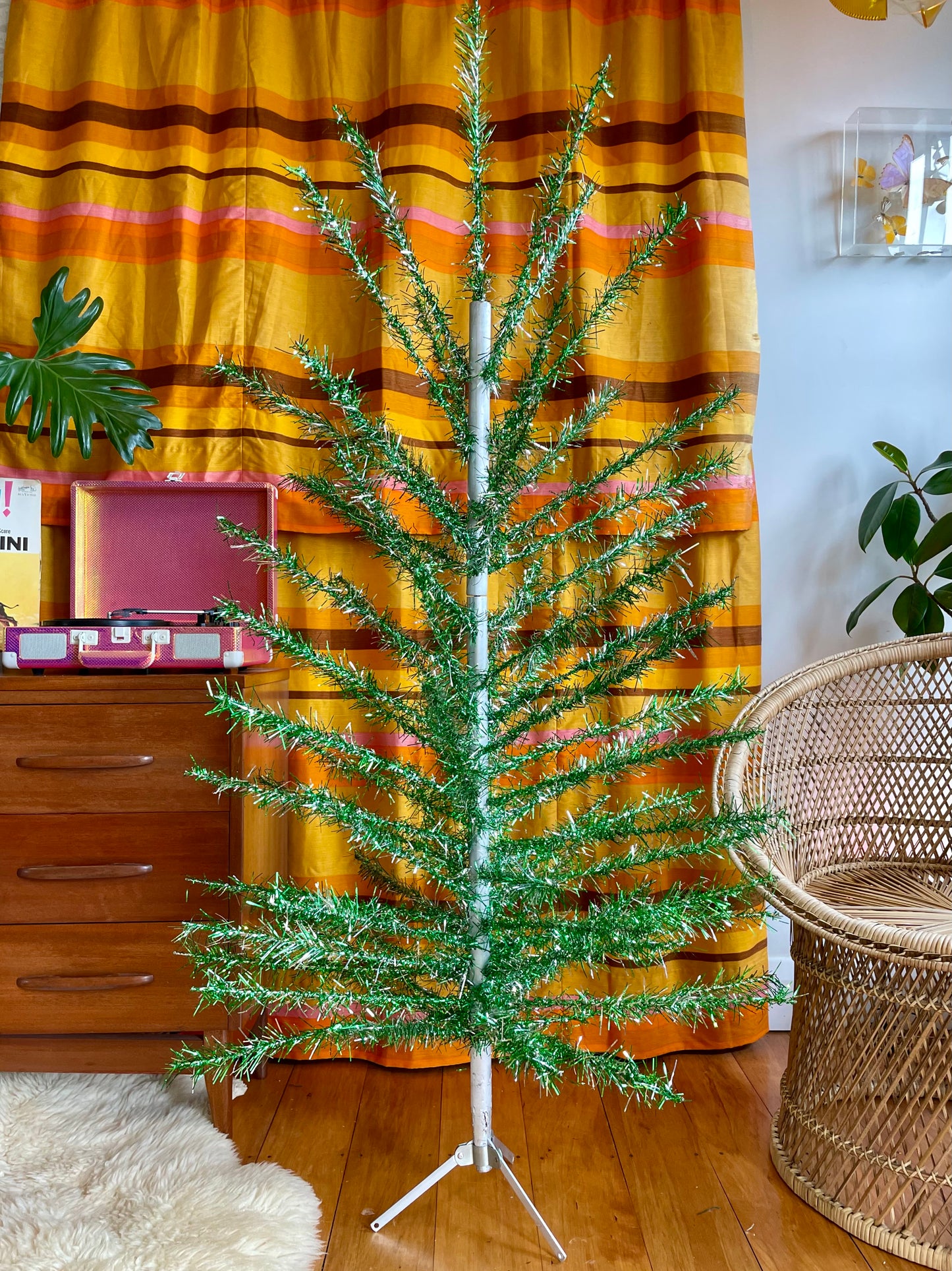 Merry & Bright - Sparkly green and silver vintage Christmas tree - 5 foot midcentury modern aluminum Xmas tree