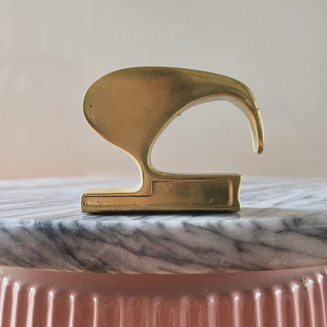 Midcentury modern brass kiwi bird - New Zealand metal kiwi figurine / paperweight statue