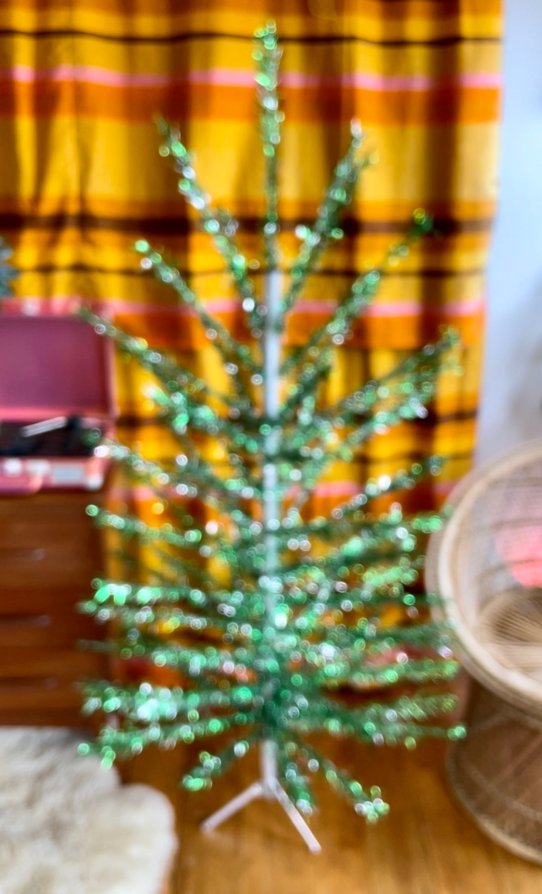 Merry & Bright - Sparkly green and silver vintage Christmas tree - 5 foot midcentury modern aluminum Xmas tree