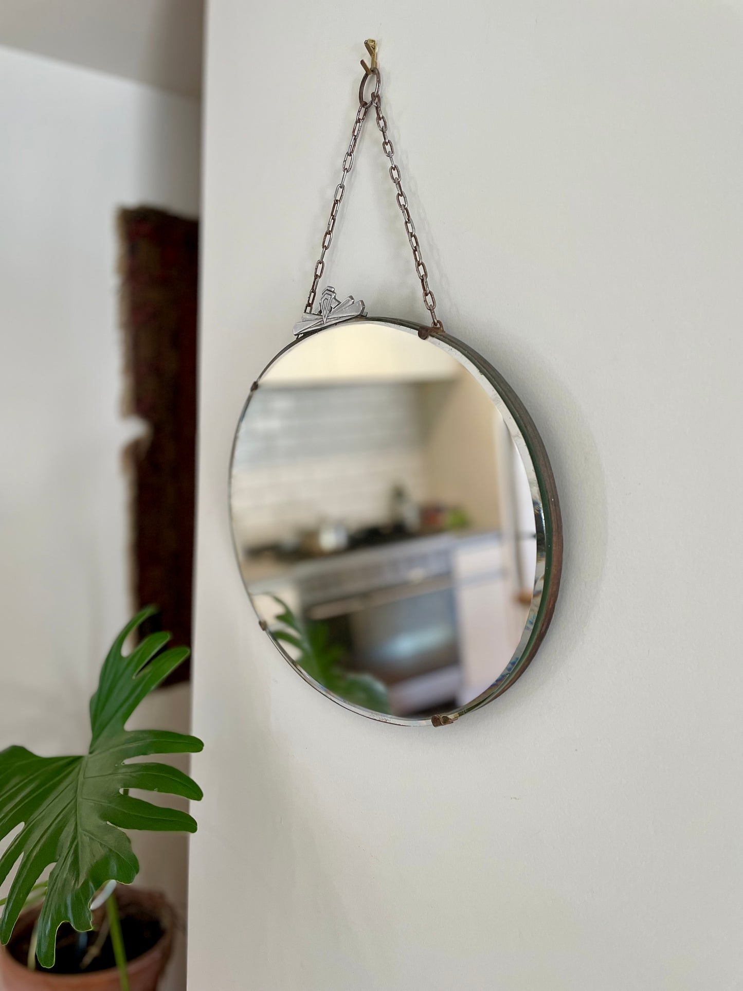 The Roaring 20’s - Art Deco mirror with decorative metal topper