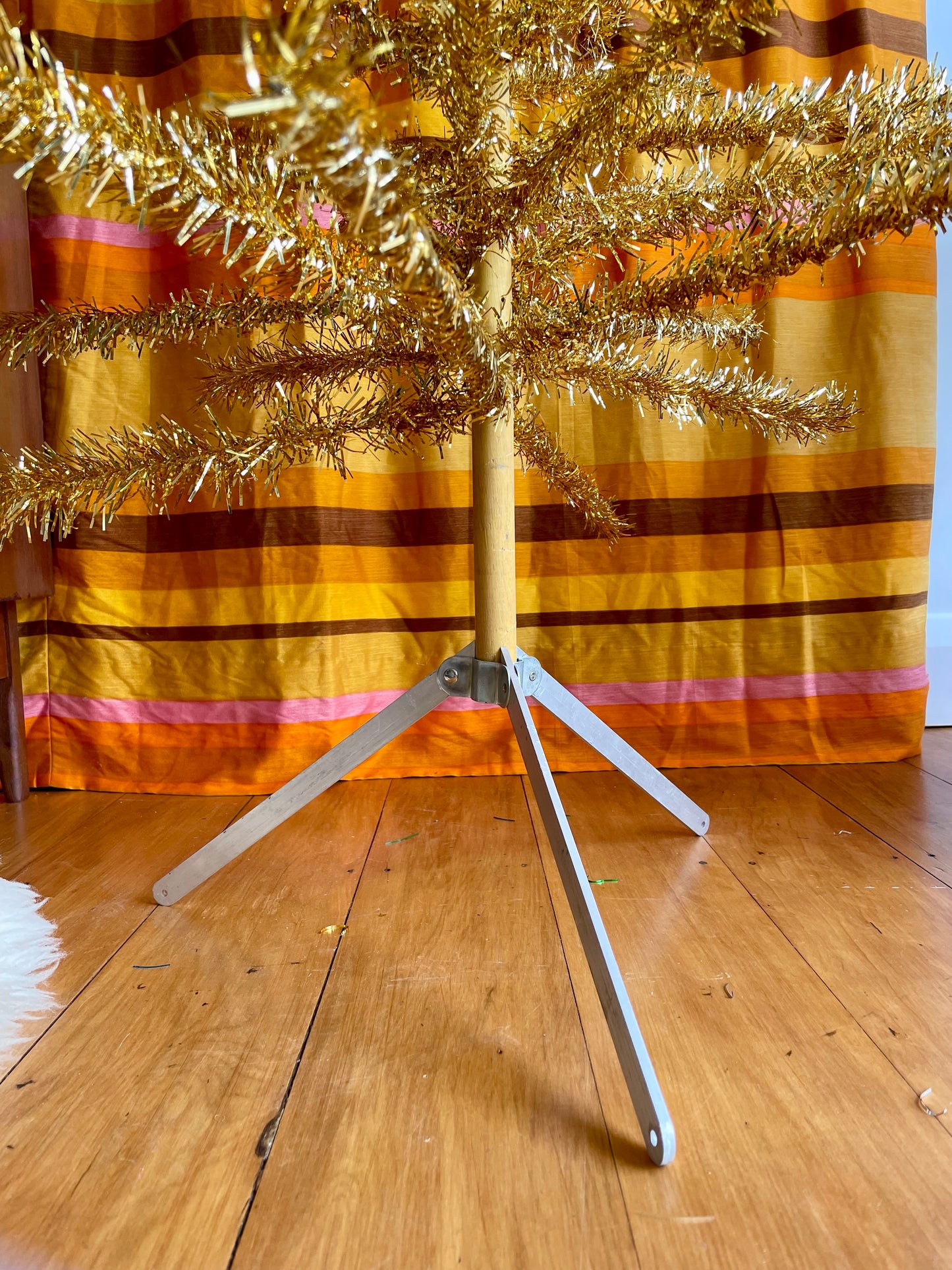 Rare 6’ Gold midcentury modern Christmas Tree - golden stainless tinsel Xmas tree