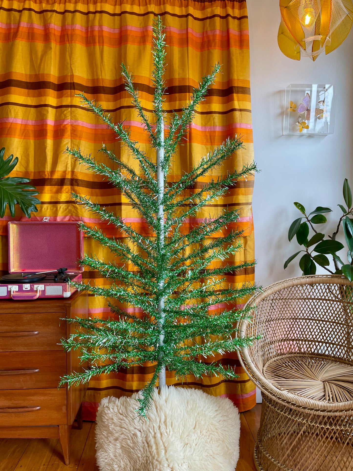 Merry & Bright - Sparkly green and silver vintage Christmas tree - 5 foot midcentury modern aluminum Xmas tree