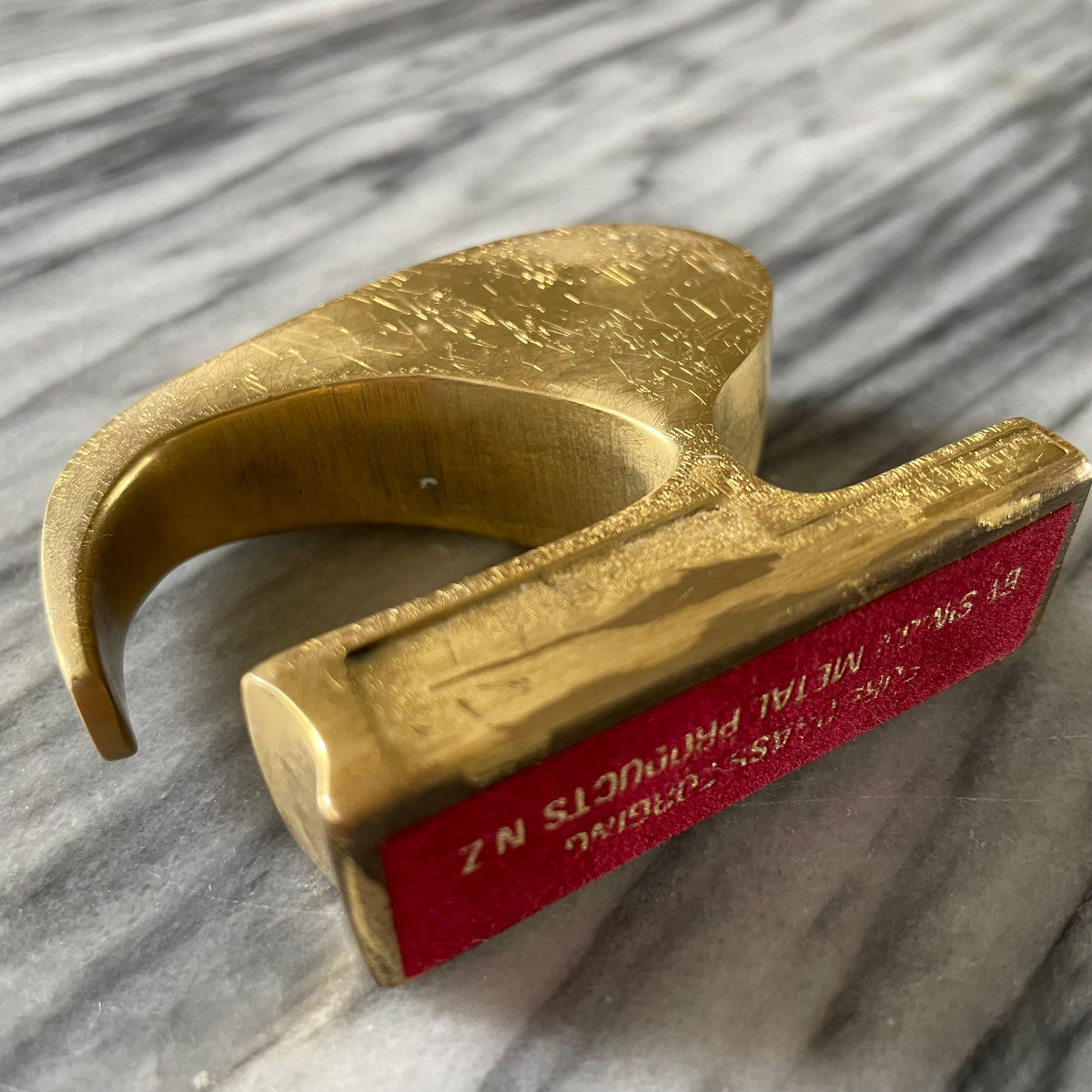 Midcentury modern brass kiwi bird - New Zealand metal kiwi figurine / paperweight statue