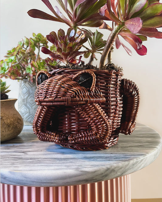 Vintage frog basket - woven basket shaped like a frogy