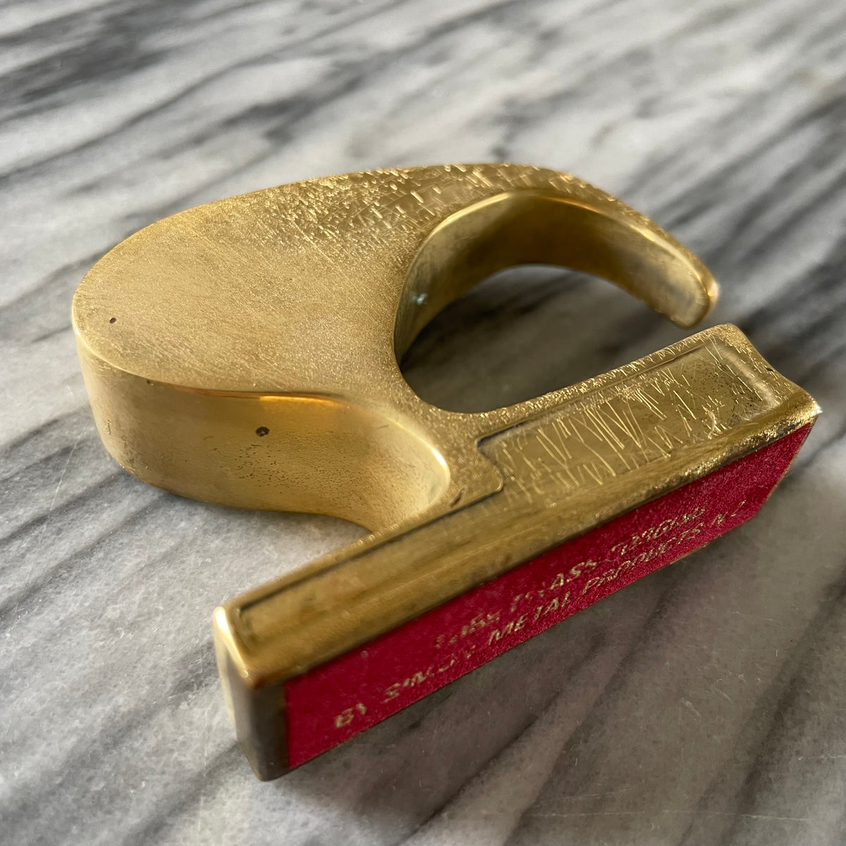 Midcentury modern brass kiwi bird - New Zealand metal kiwi figurine / paperweight statue