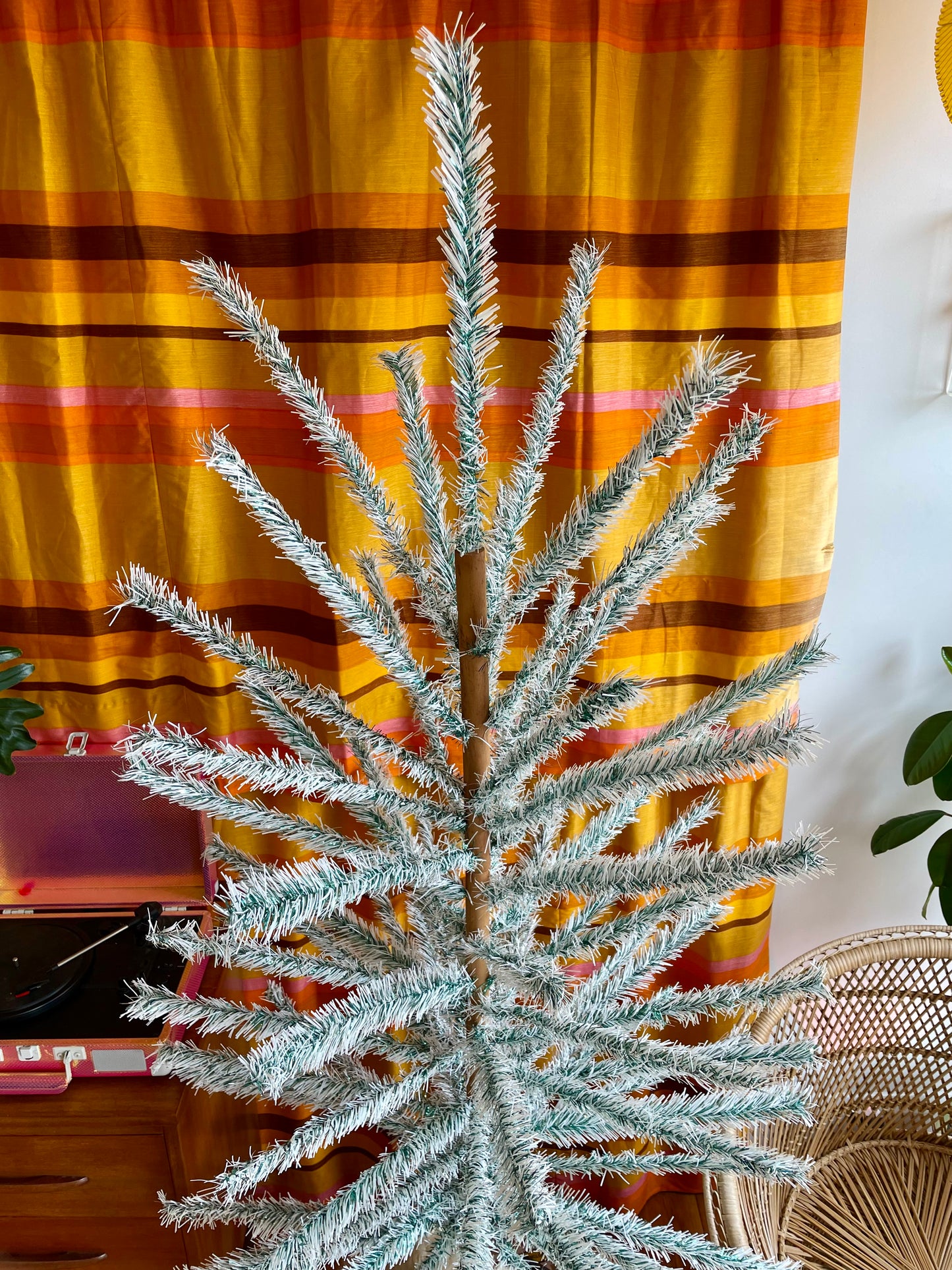 Merry & Bright - Sparkly green and silver vintage Christmas tree - 5 foot midcentury modern aluminum Xmas tree