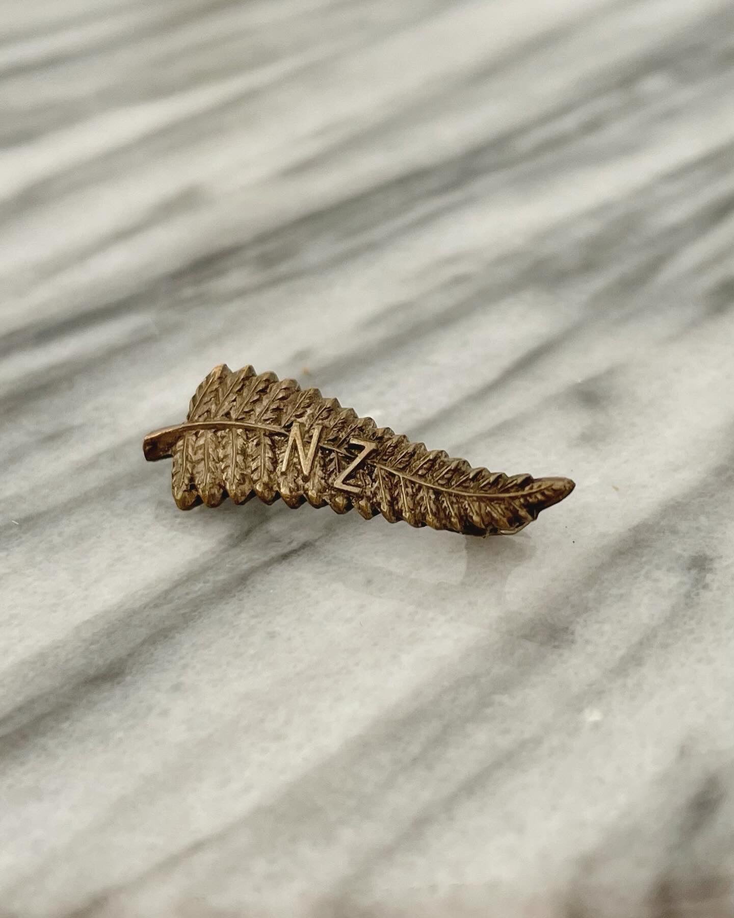 WWII New Zealand silver fern broach pin - RNZAF