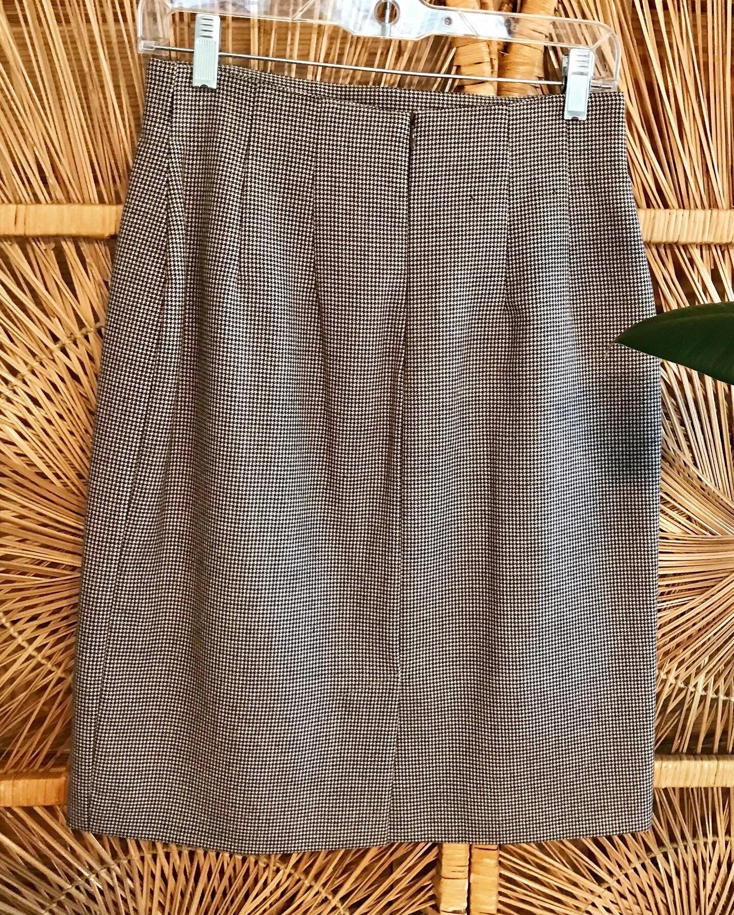 Vintage, dark brown hounds-tooth tweed pencil skirt - F-15