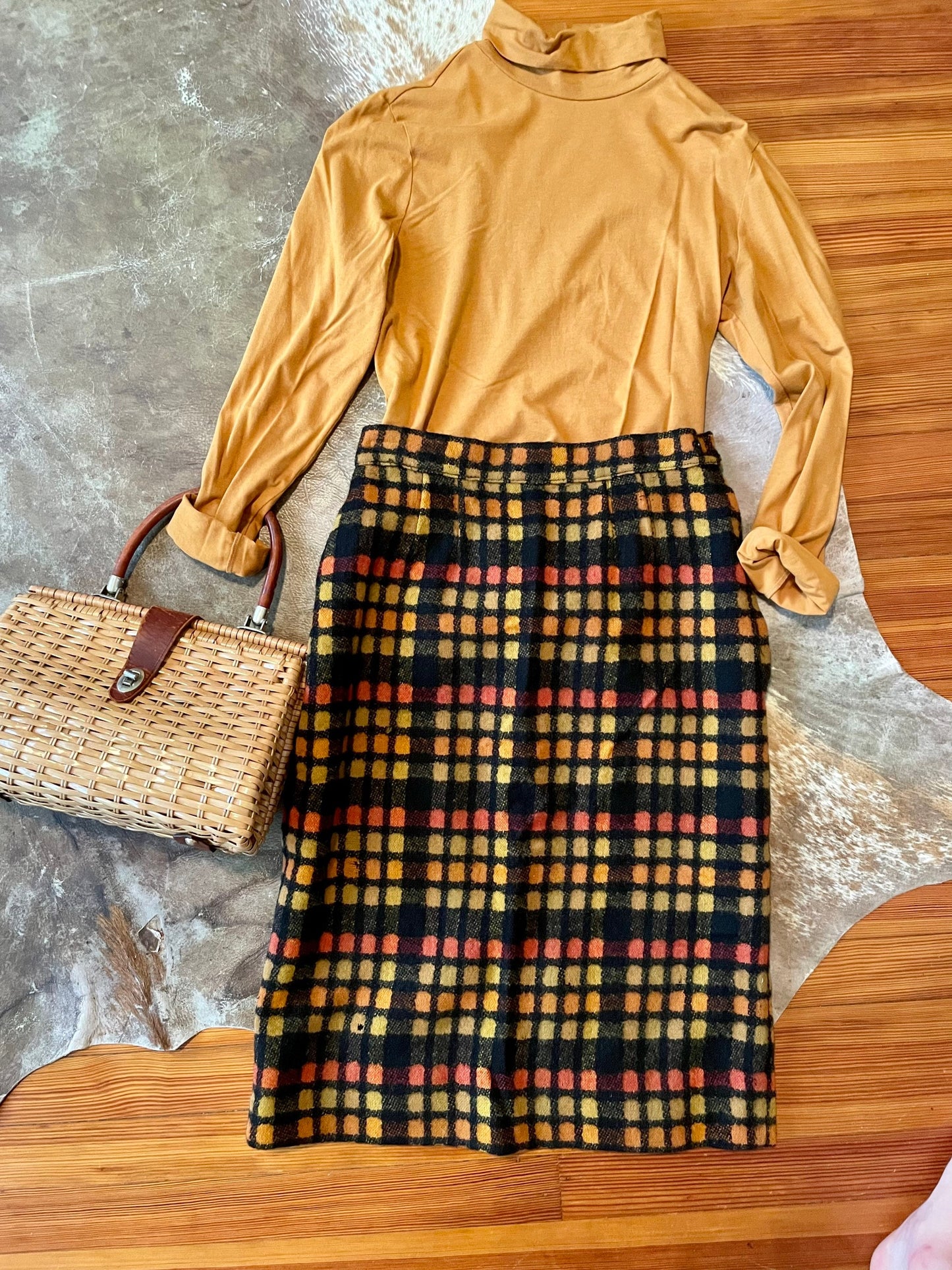 Bold patterned vintage wool pencil skirt - orange, yellow & black - F-11