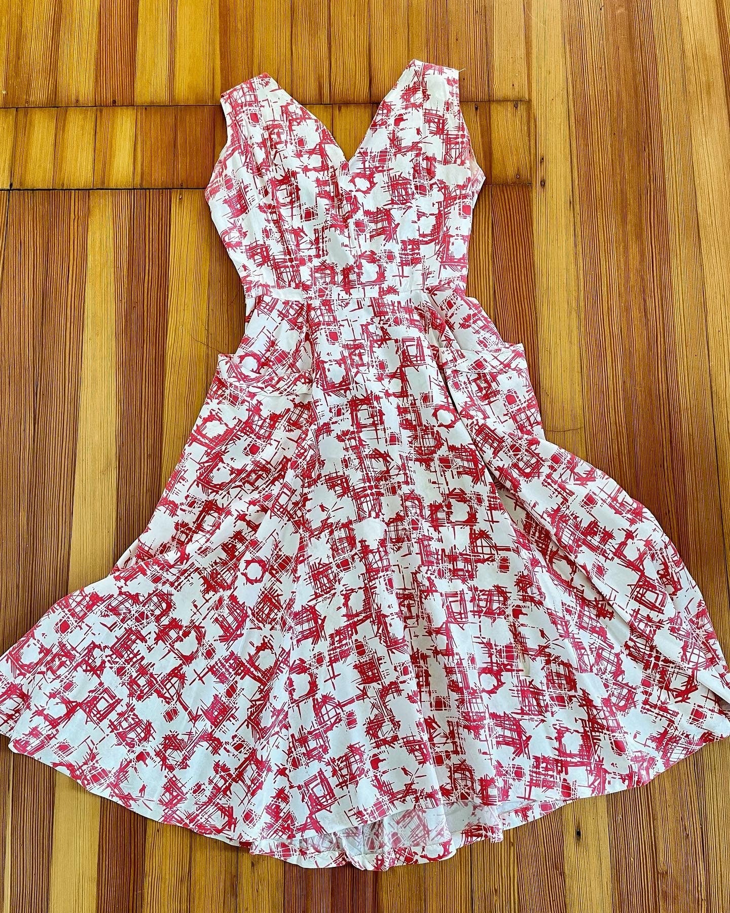 Perfect for a holiday party! Gorgeous 1950s vintage fit-and-flare dress with pockets - F-6