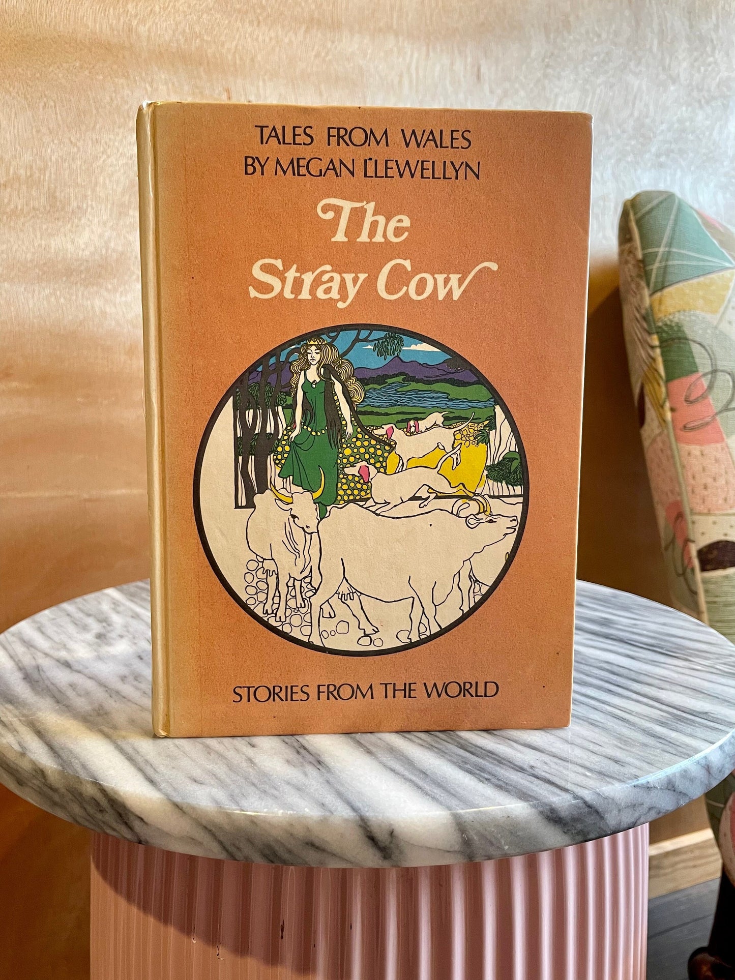 First edition 1971 Welsh Fairy Tale Book - The Stray Cow